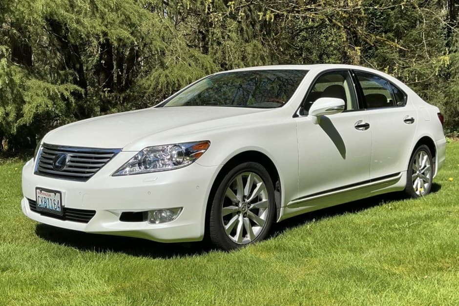 2012 Lexus LS Sedan sold for $13,885