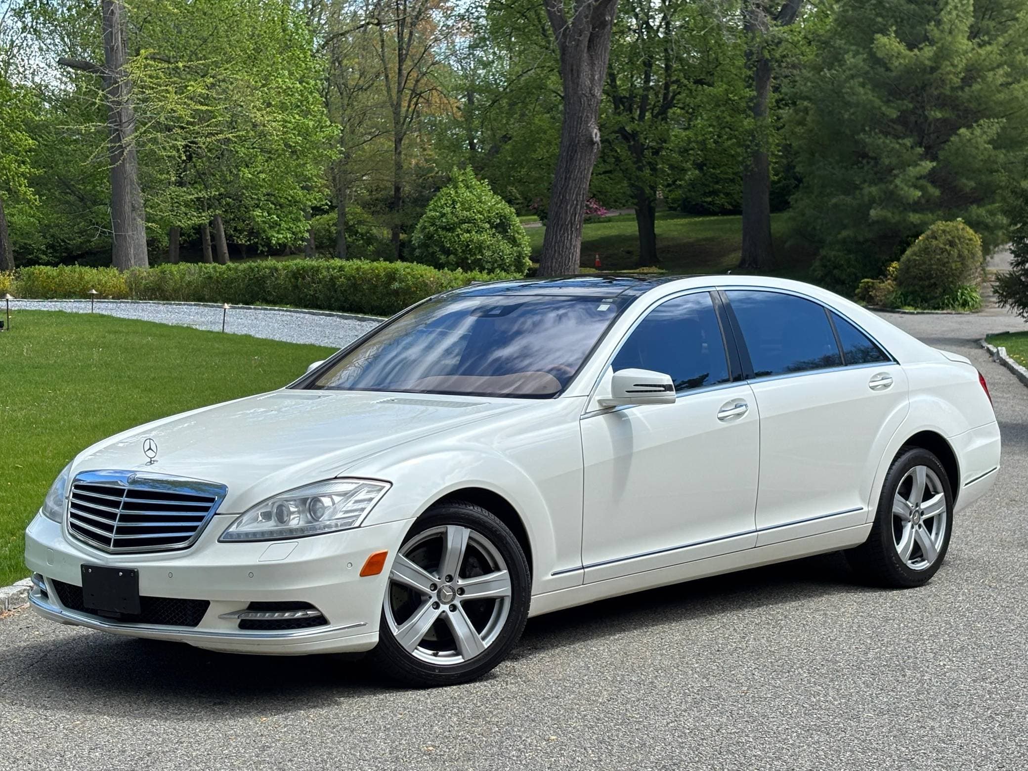 2011 Mercedes-Benz S-Class sold for $9,200