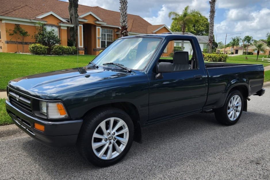 1994 Toyota Pickup (N80/90/100/110 1989-1997) sold for $8,100