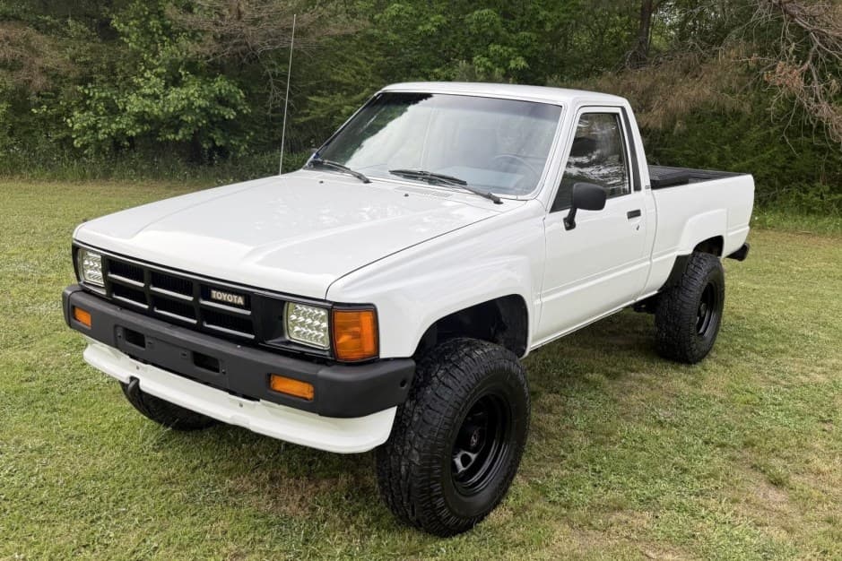 1986 Toyota Pickup (N50/N60/N70 1984-1988) sold for $11,200
