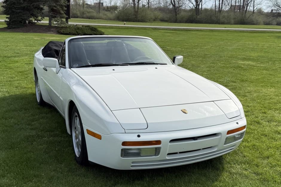 1990 Porsche 944 sold for $18,944