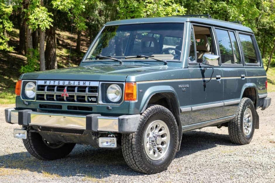 1990 Mitsubishi Pajero & Montero sold for $11,000