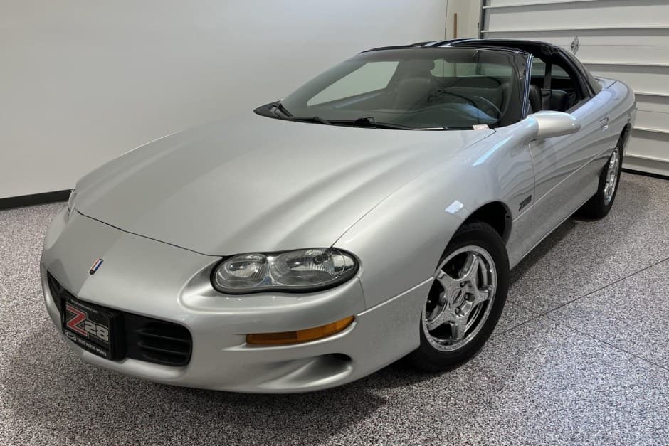 2002 Chevrolet Camaro 4th Generation 1993-2002 sold for $15,500