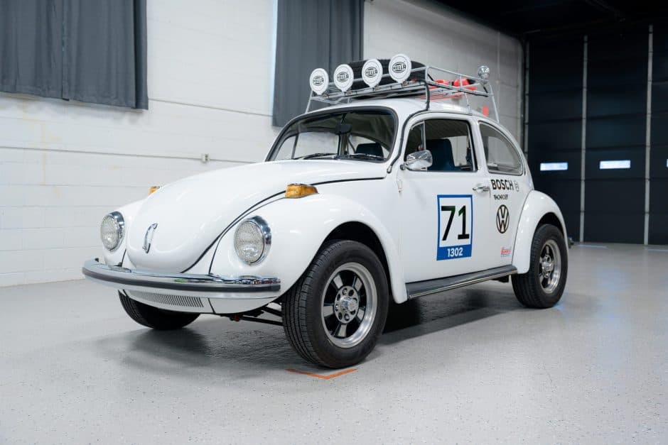1971 Volkswagen Super Beetle sold for $12,400