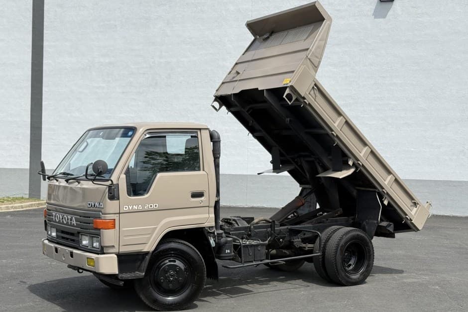 1992 Toyota Dyna sold for $16,750