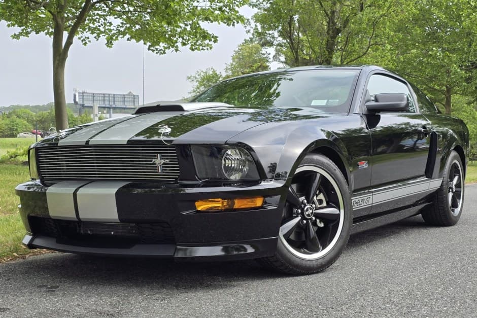 2007 Ford Mustang S197 2005-2014 sold for $32,000
