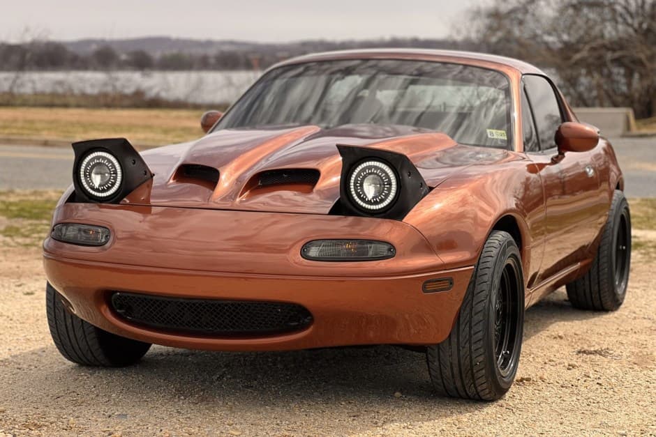 1990 Mazda NA MX-5 Miata sold for $8,700