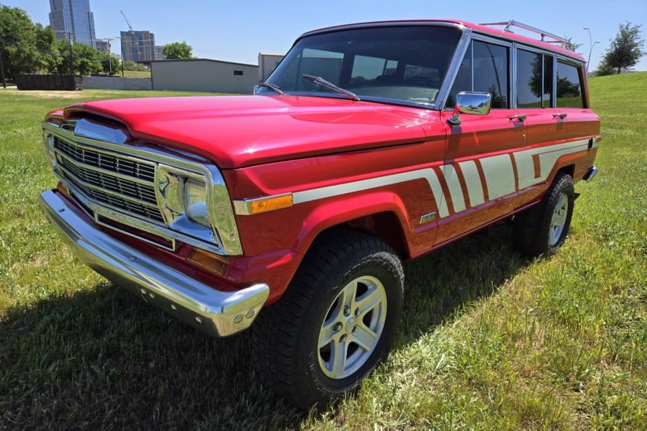 1988 Jeep SJ Grand Wagoneer sold for $26,250