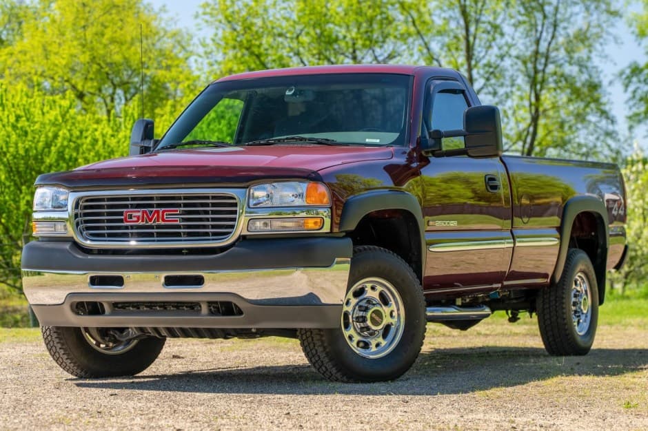 2002 GMC Sierra HD (GMT800 2000-2007) sold for $30,000