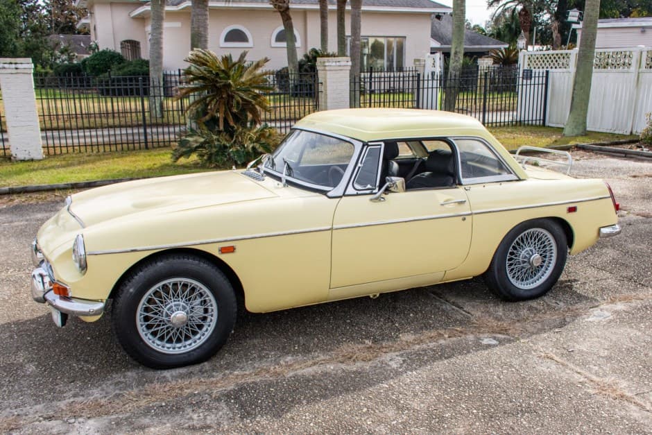 1969 MG MGC sold for $10,100