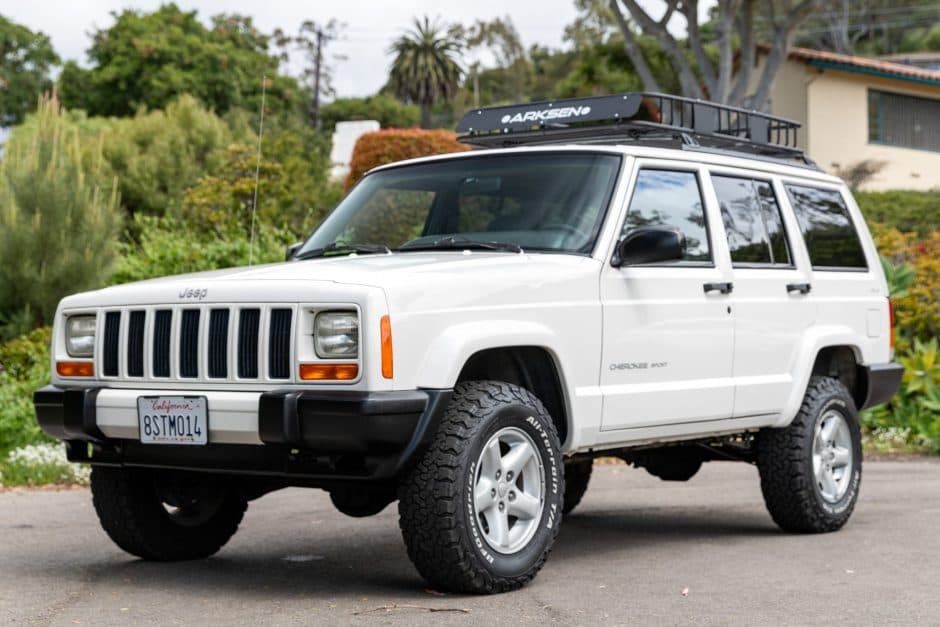 2000 Jeep XJ Cherokee sold for $9,300