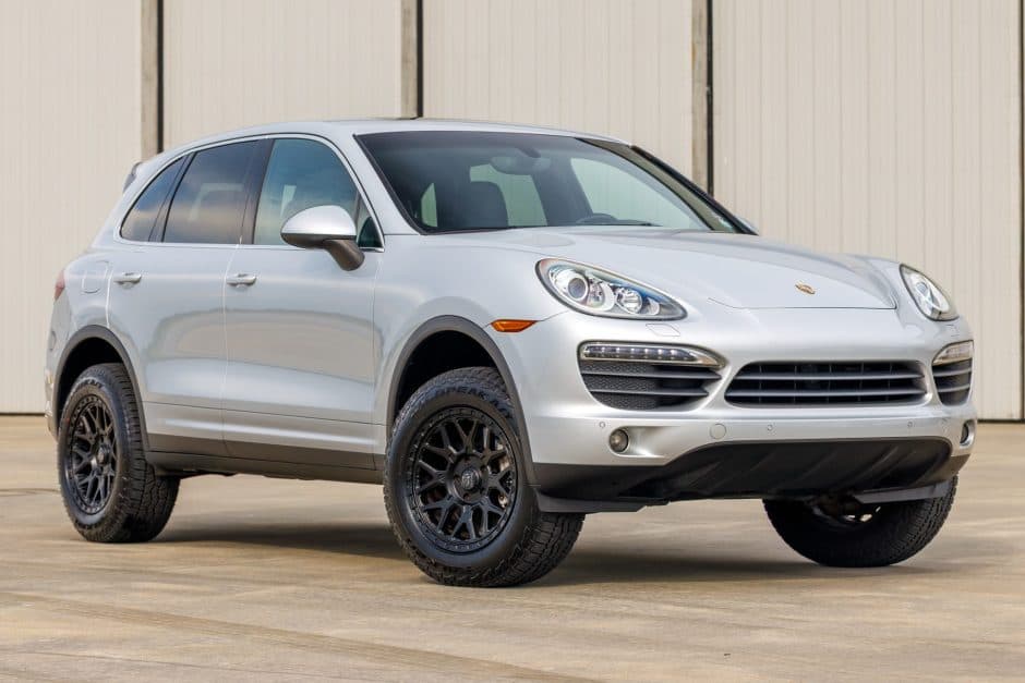 2012 Porsche 958 Cayenne (2011-2018) sold for $17,000