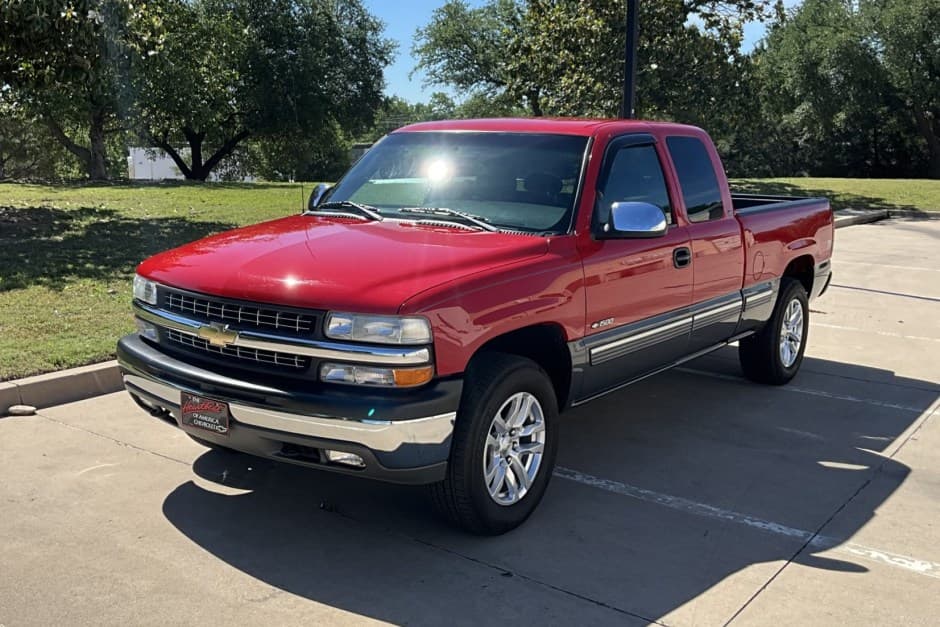 1999 Chevrolet Silverado GMT800 (1999-2007) sold for $19,750