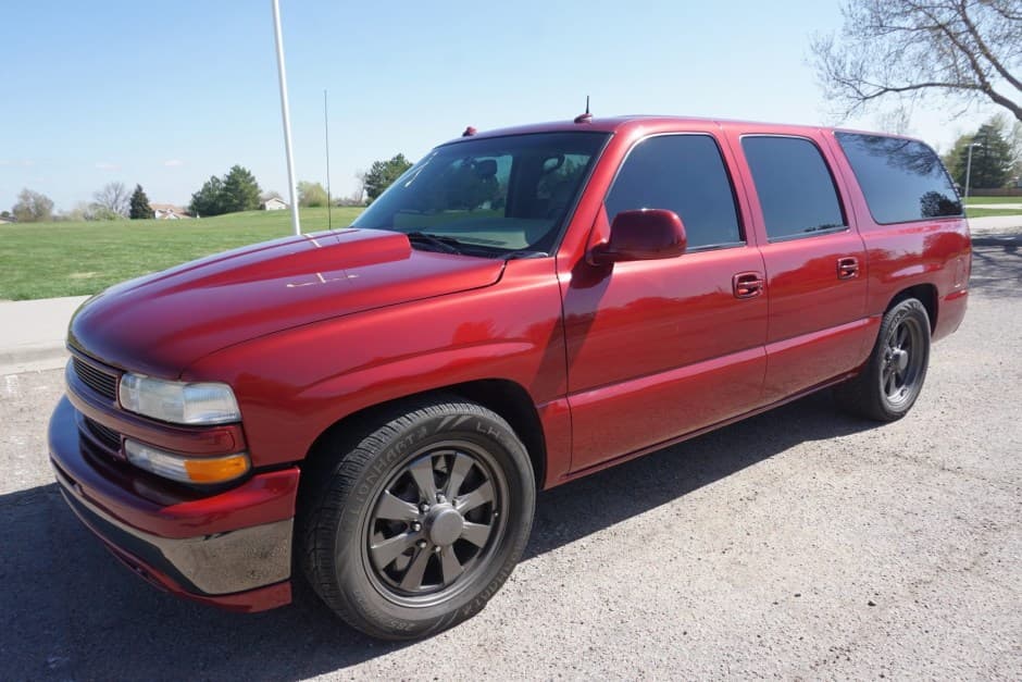 2003 Chevrolet Suburban (GMT800 2000-2006) sold for $18,069