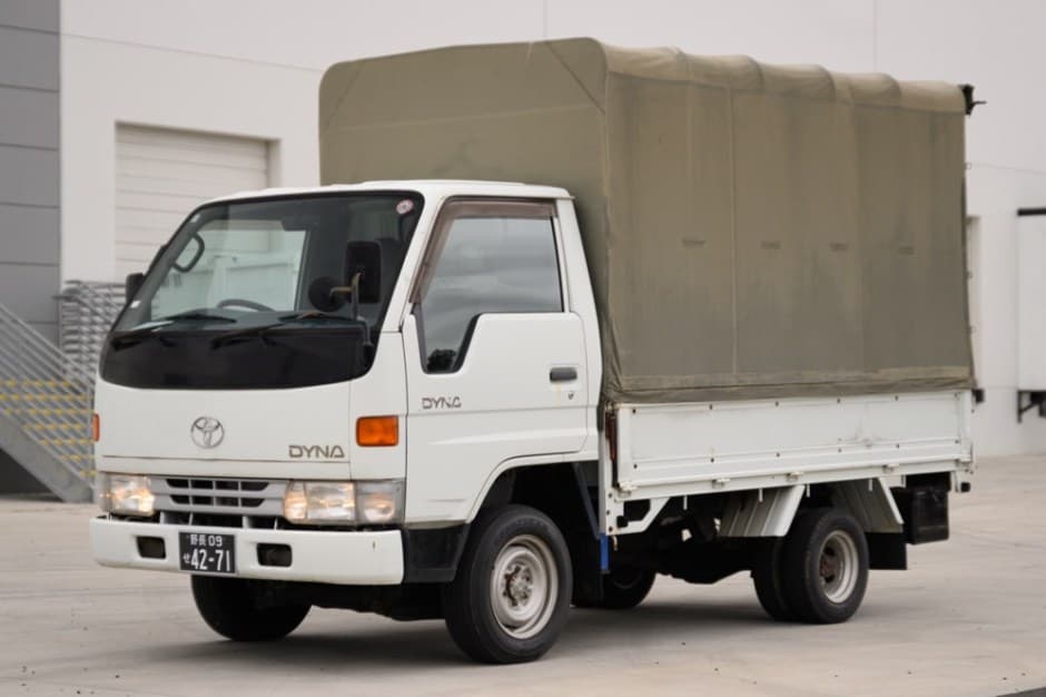 1998 Toyota Dyna sold for $8,100