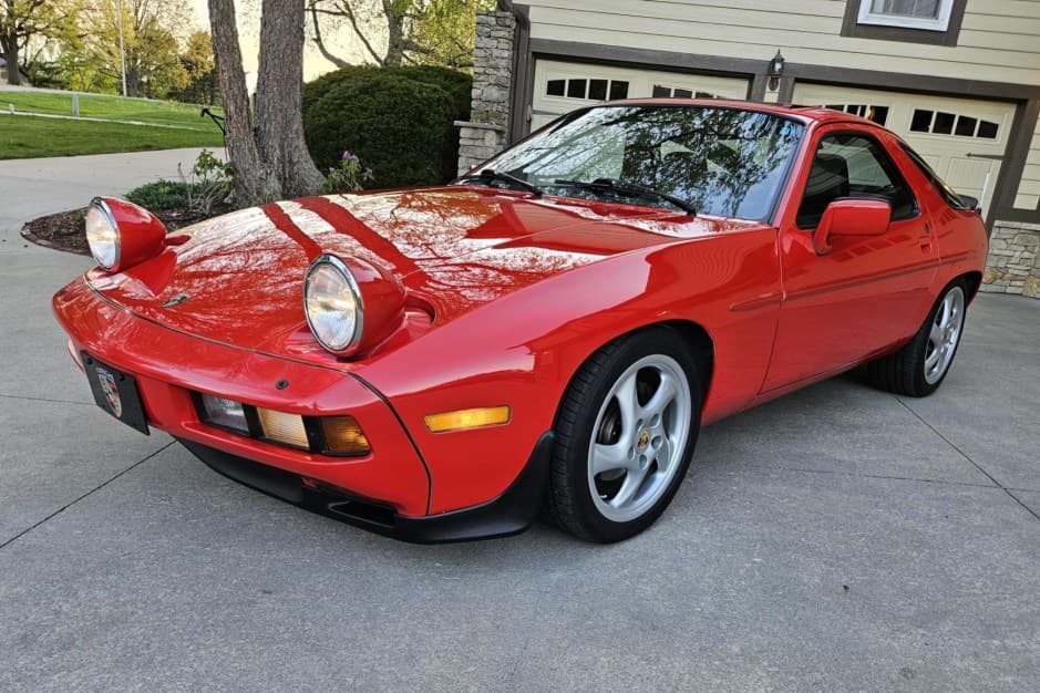 1983 Porsche 928 sold for $25,250