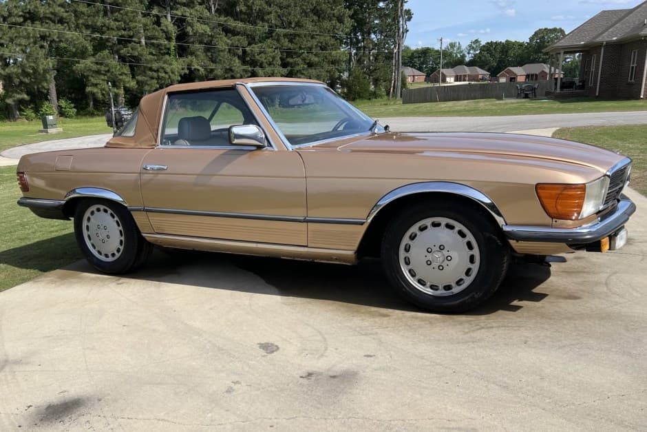 1983 Mercedes-Benz R107 SL sold for $6,900