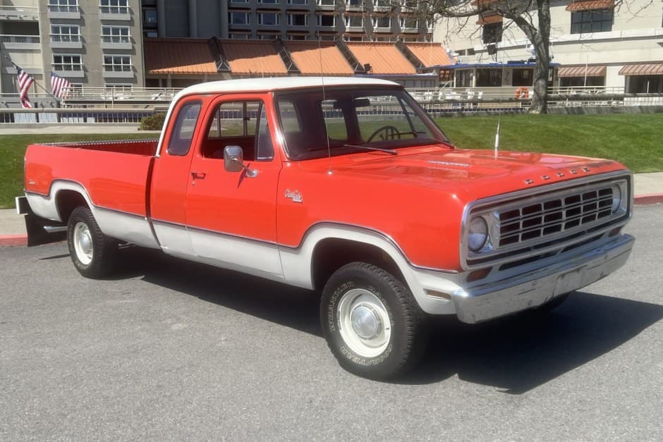 1975 Dodge D-Series (1972-1980) sold for $10,000