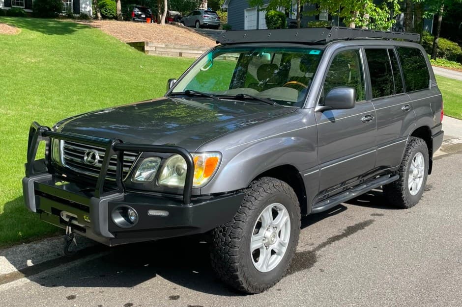 2004 Lexus LX470 sold for $11,750