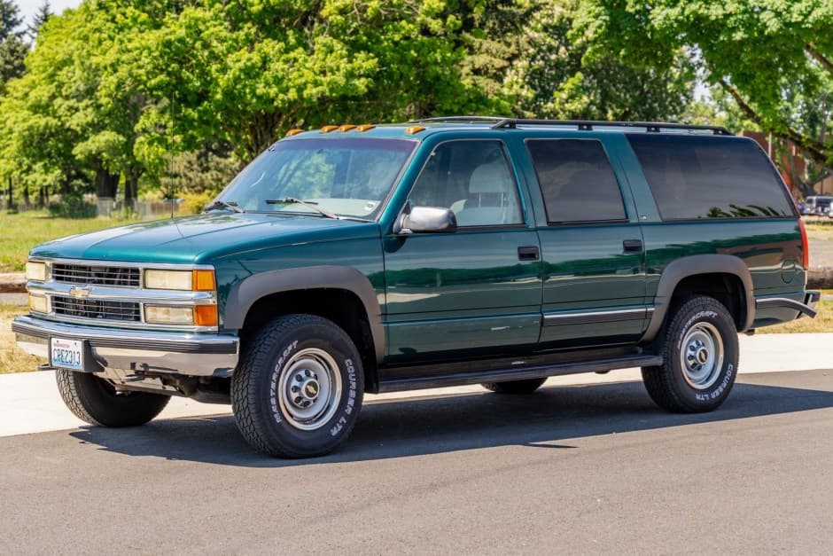 1995 Chevrolet Suburban (GMT400 1992-1999) sold for $9,850