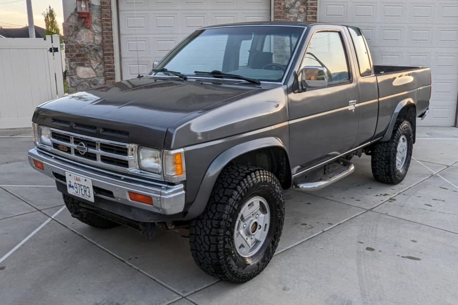1991 Nissan Pickup sold for $8,100