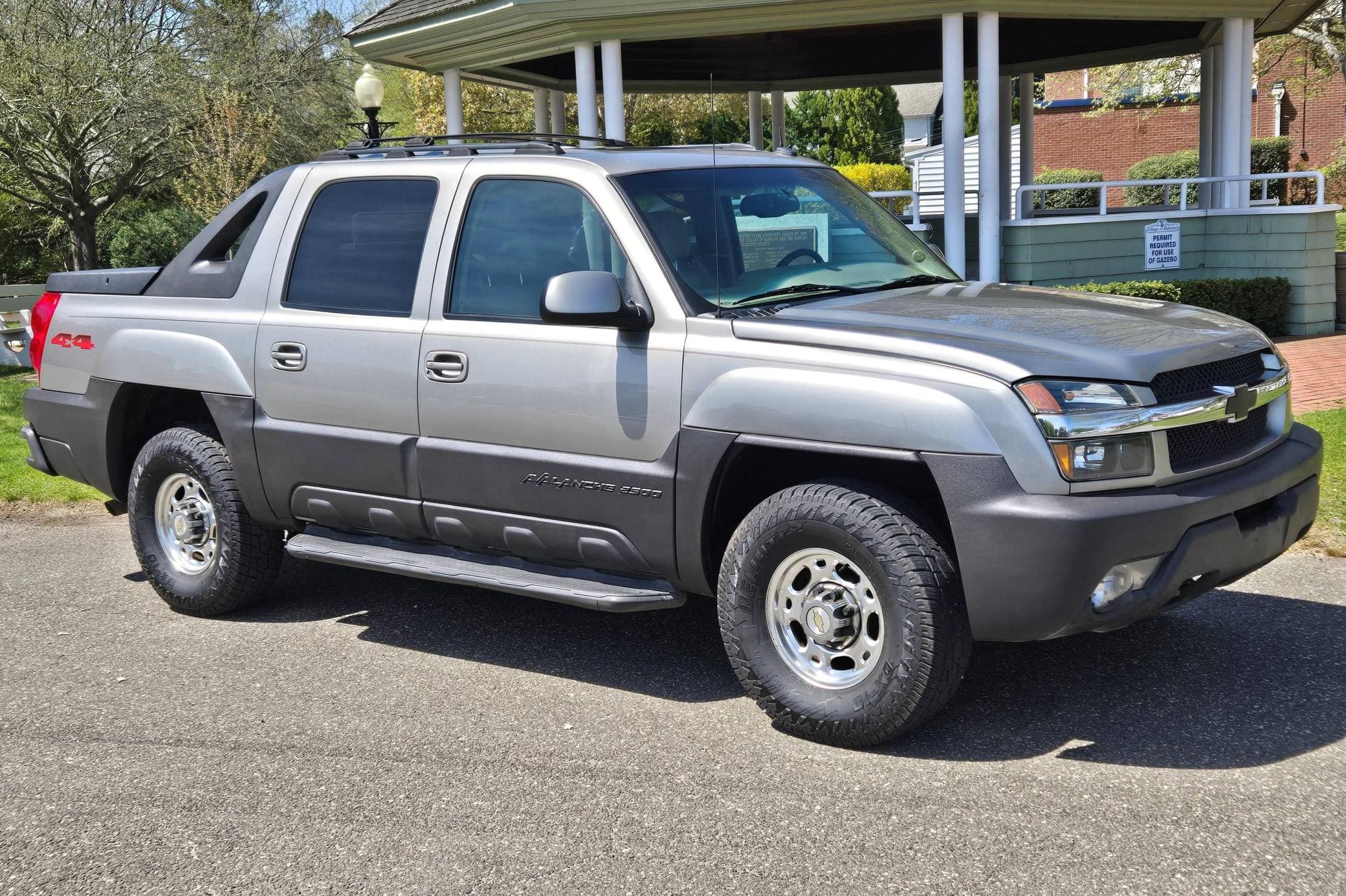 2003 Chevrolet Avalanche sold for $11,500