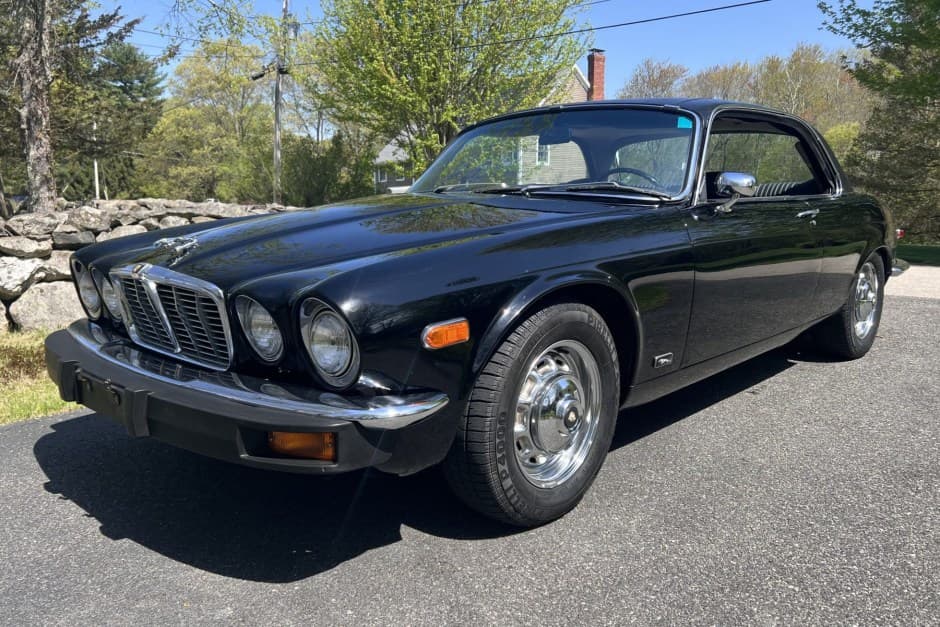 1975 Jaguar XJ Coupe (1975-1978) sold for $10,250