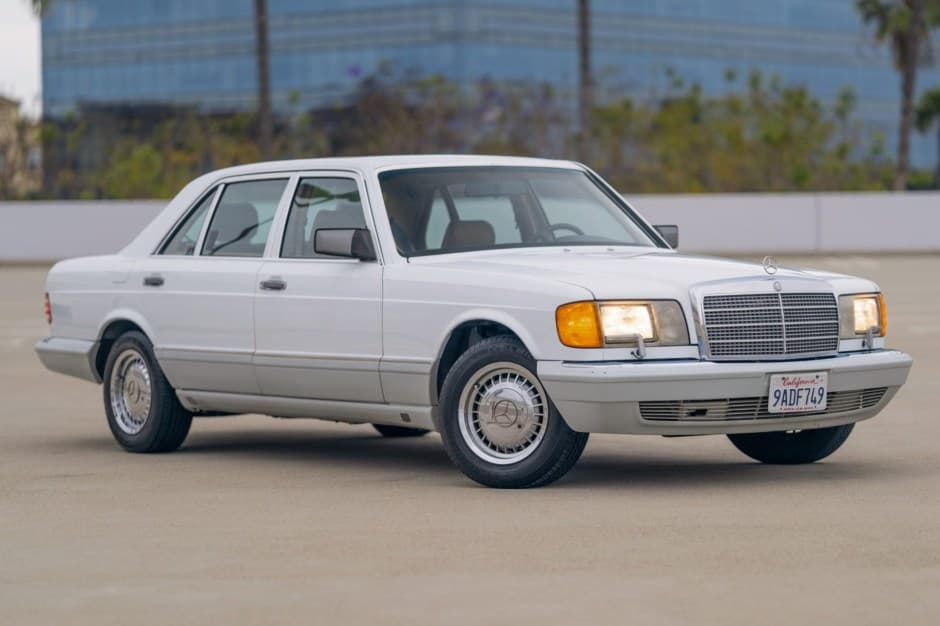 1990 Mercedes-Benz W126 S-Class sold for $6,850
