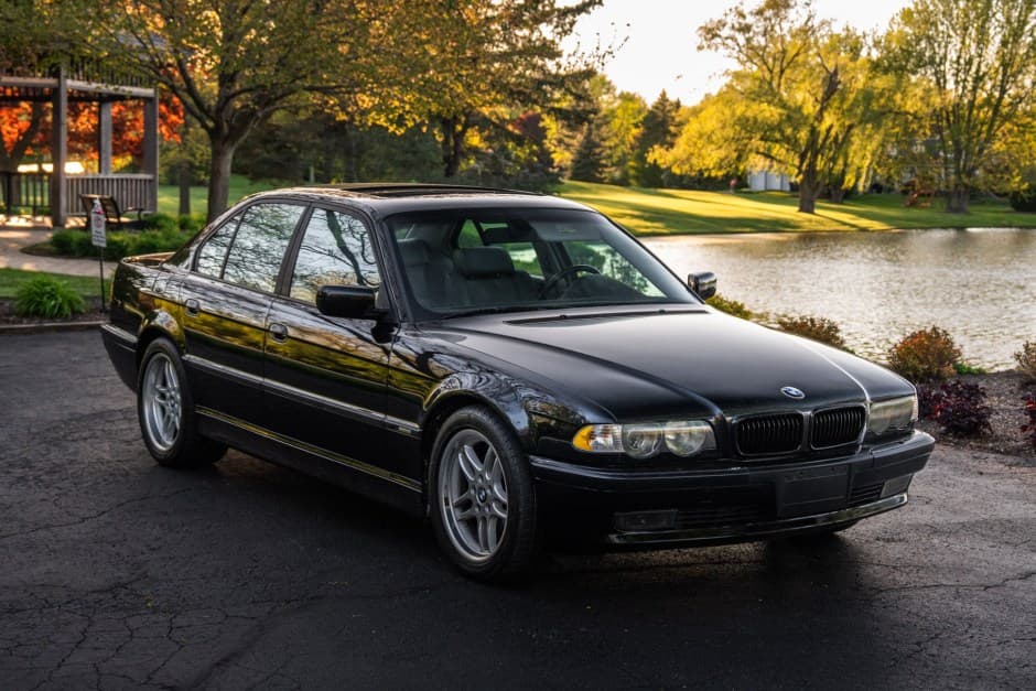 2001 BMW E38 7-Series sold for $14,250