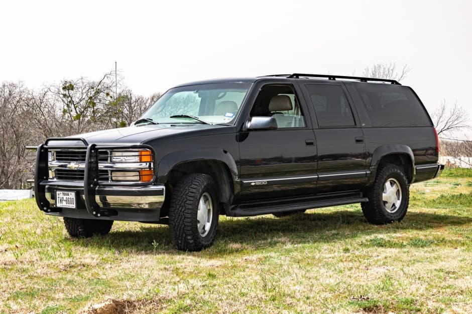 1997 Chevrolet Suburban (GMT400 1992-1999) sold for $14,777