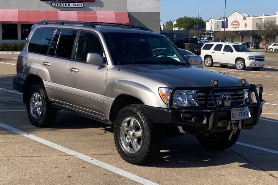 2006 Toyota Land Cruiser 100-Series sold for $26,095