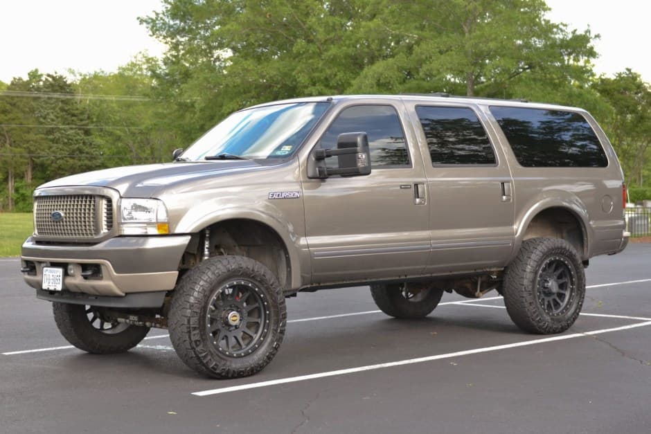 2003 Ford Excursion sold for $32,750