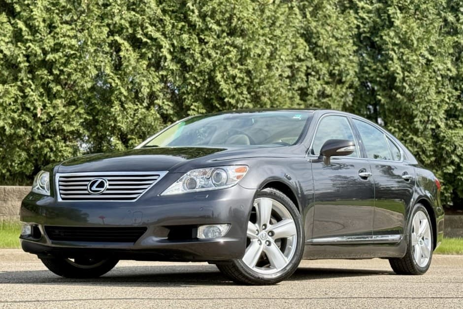 2010 Lexus LS Sedan sold for $27,500