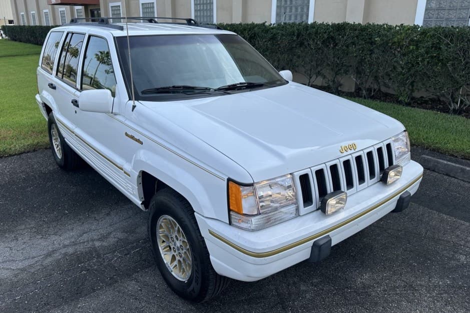1993 Jeep ZJ Grand Cherokee sold for $10,750