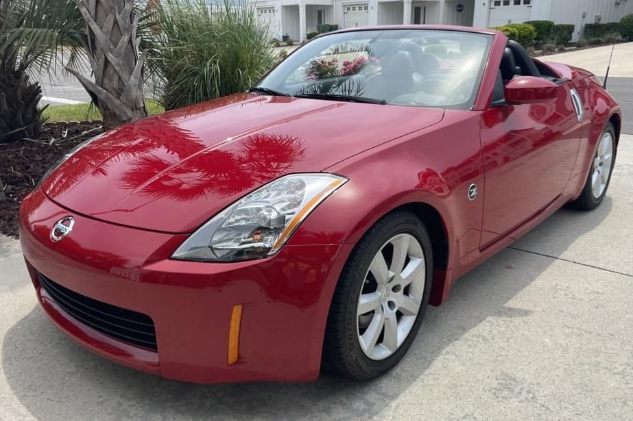 2005 Nissan 350Z sold for $13,888