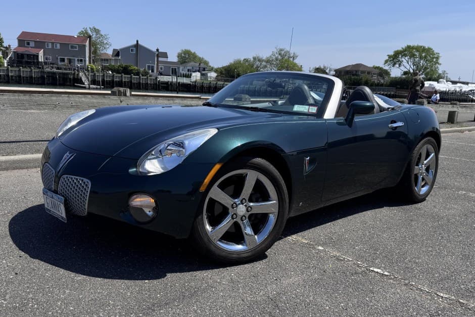 2006 Pontiac Solstice sold for $9,600