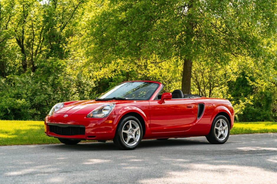 2002 Toyota W30 MR2 sold for $12,250