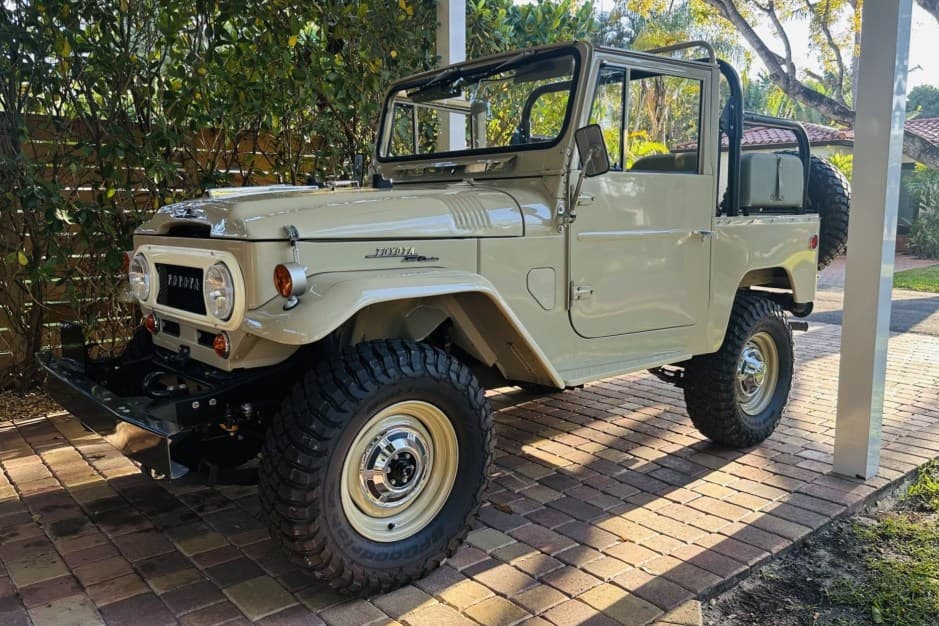 1965 Toyota Land Cruiser FJ40 sold for $33,000
