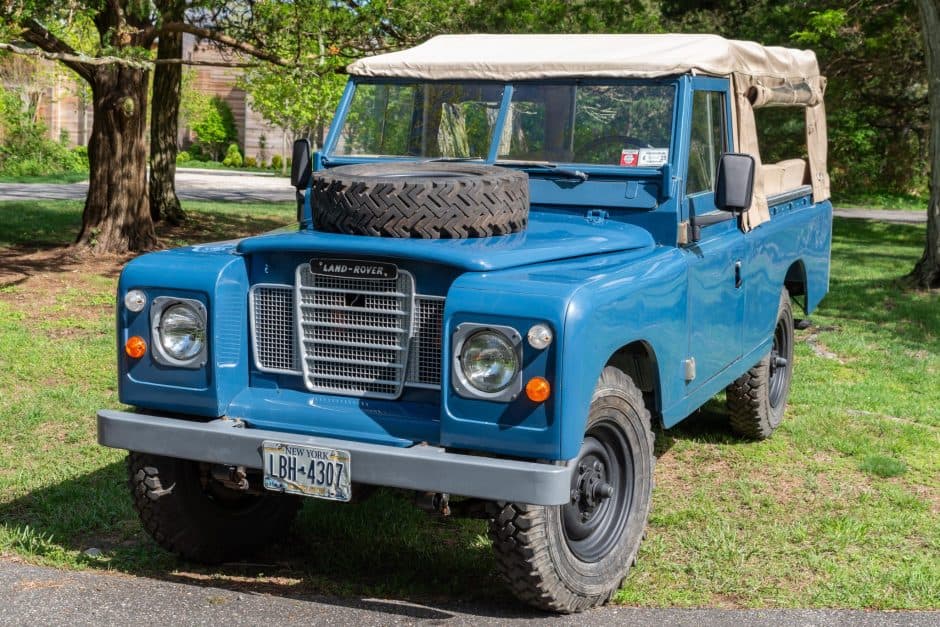 1981 Land Rover Series 109 sold for $10,000