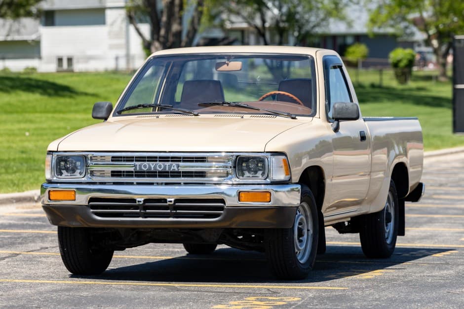 1989 Toyota Pickup (N80/90/100/110 1989-1997) sold for $13,600