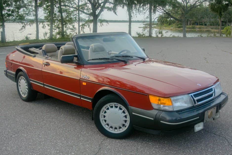 1989 Saab 900 sold for $5,900