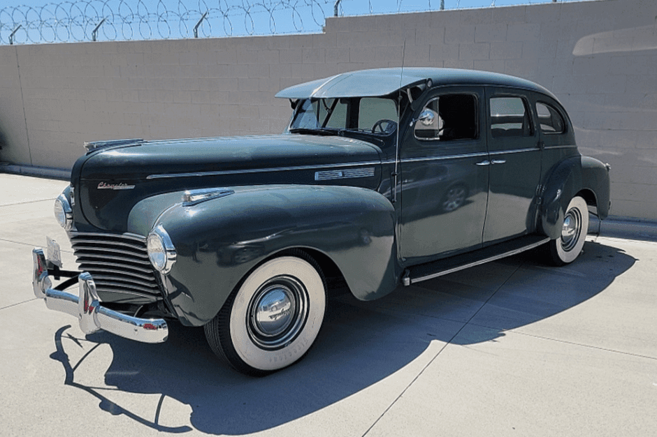 1940 Chrysler New Yorker sold for $5,100