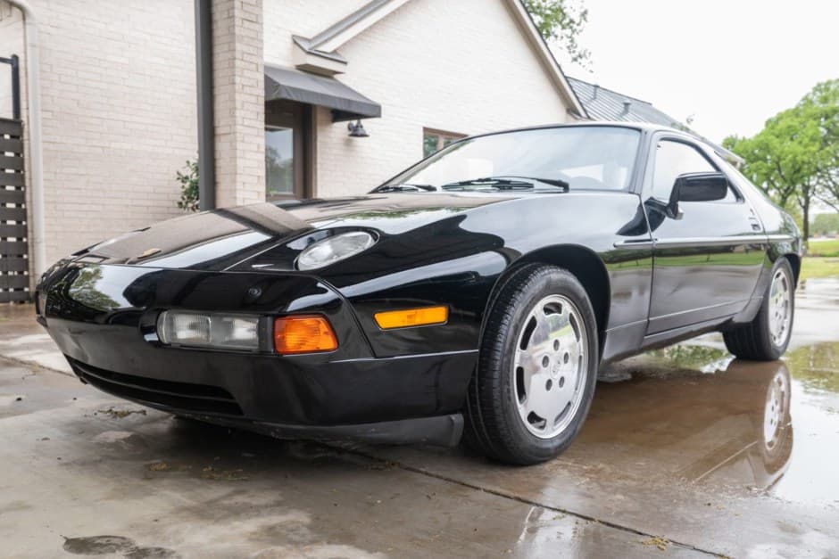 1987 Porsche 928 sold for $30,250