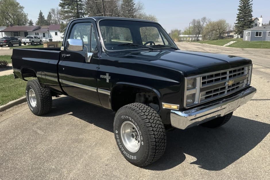 1986 Chevrolet C/K (1973-1991) sold for $17,400