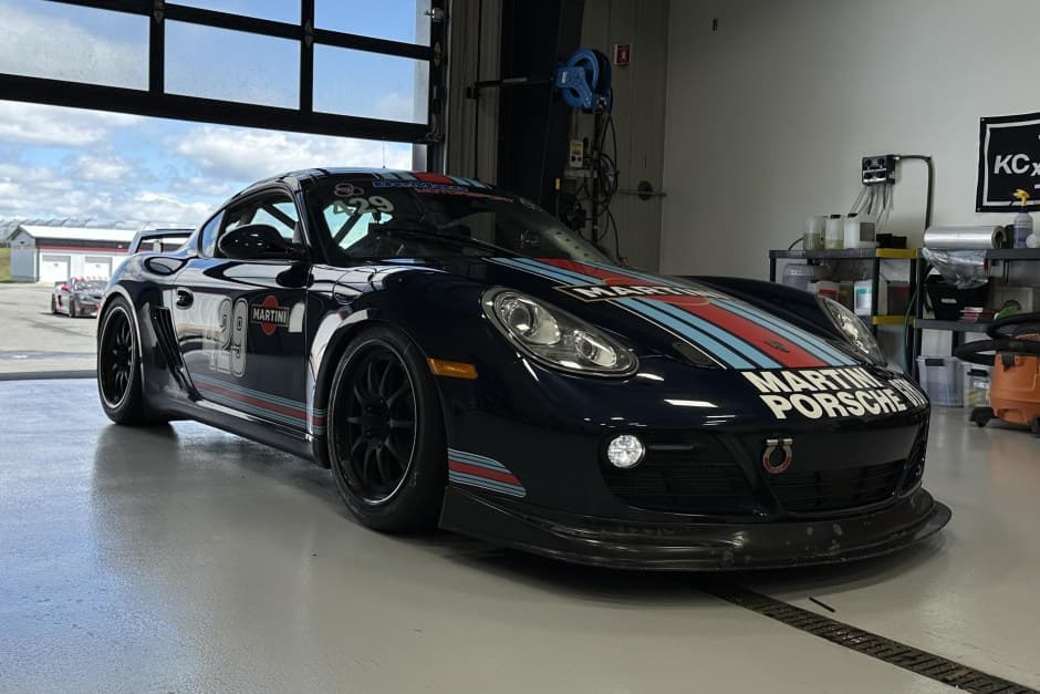 2011 Porsche 987 Cayman sold for $39,000