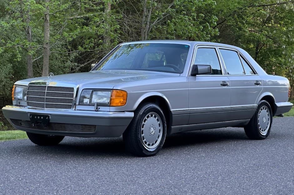 1990 Mercedes-Benz W126 S-Class sold for $35,000