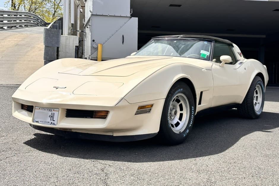 1981 Chevrolet Corvette C3 sold for $7,800
