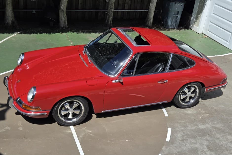 1967 Porsche SWB 911 (1965-1968) sold for $70,000