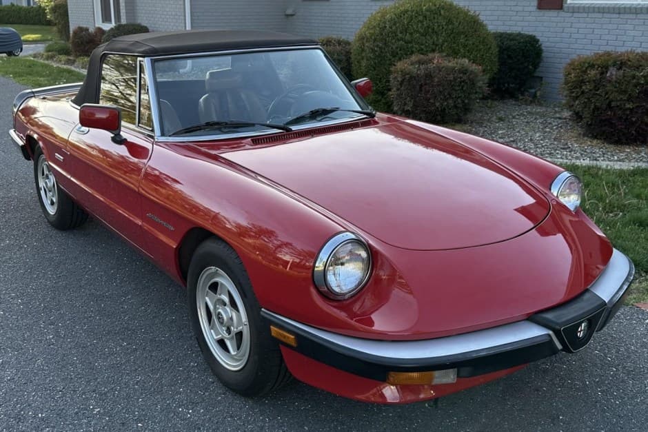 1987 Alfa Romeo 105/115 Spider Series 3 sold for $8,400