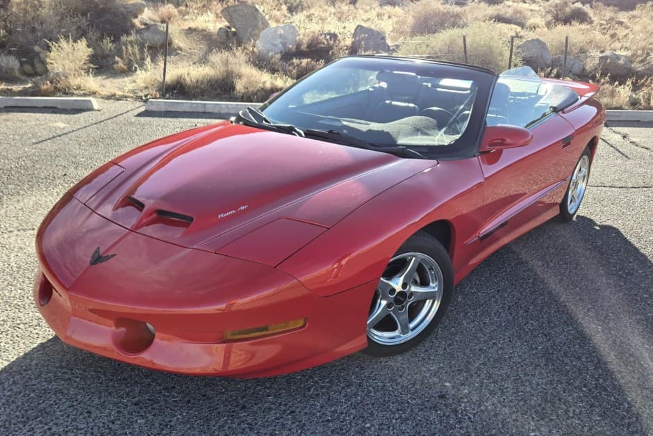 1997 Pontiac Firebird (1993-2002) sold for $10,750
